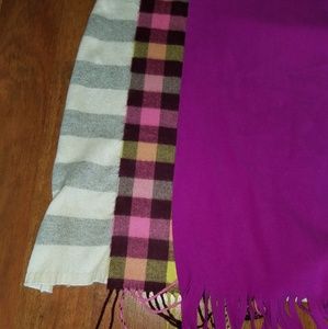 Bundle of 3 soft scarves 💐